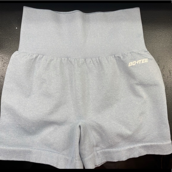 Bo + Tee Seamless Shorts - Picture 6 of 6